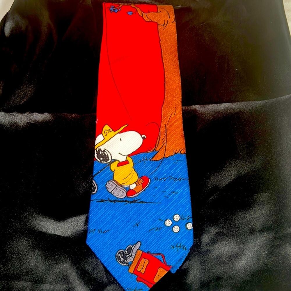 Charlie Brown and gang fun tie